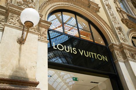 lv milan|louis vuitton in milan italy.